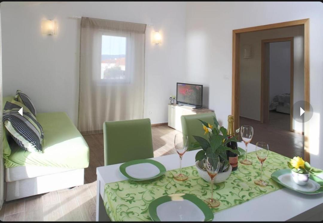 Apartman Zara ราชานิ ภายนอก รูปภาพ