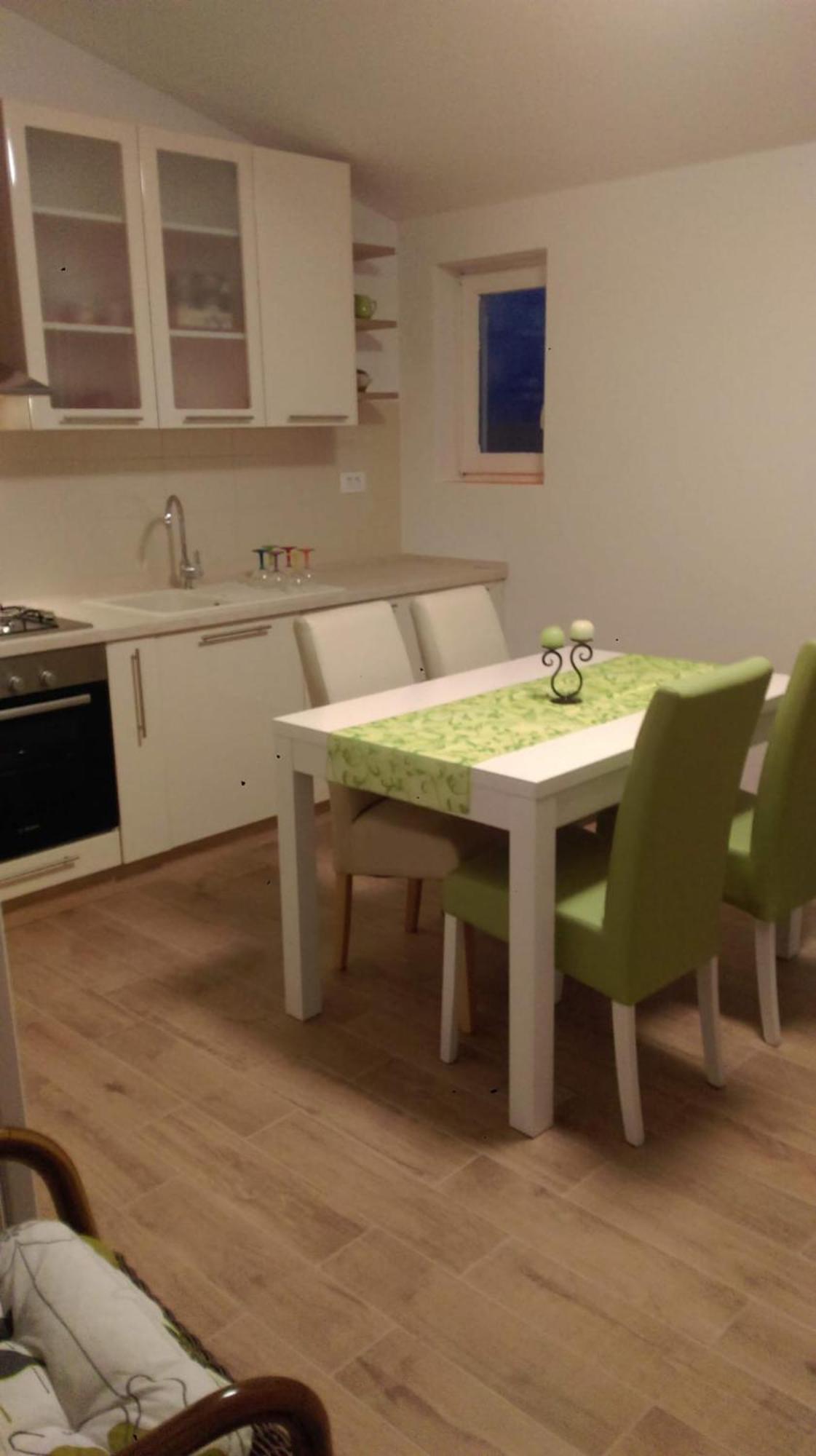 Apartman Zara ราชานิ ภายนอก รูปภาพ