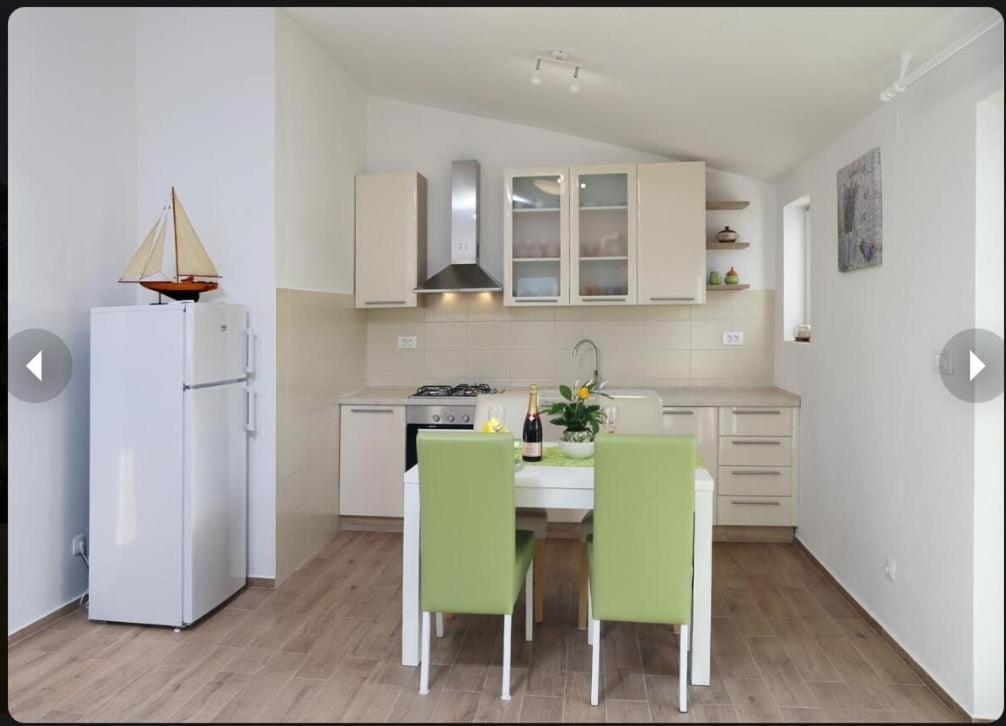 Apartman Zara ราชานิ ภายนอก รูปภาพ