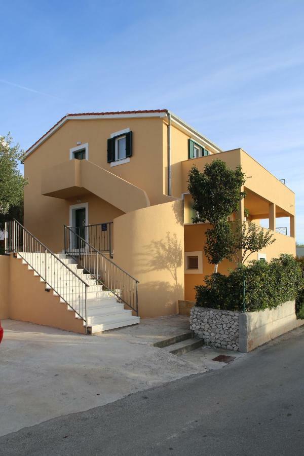 Apartman Zara ราชานิ ภายนอก รูปภาพ
