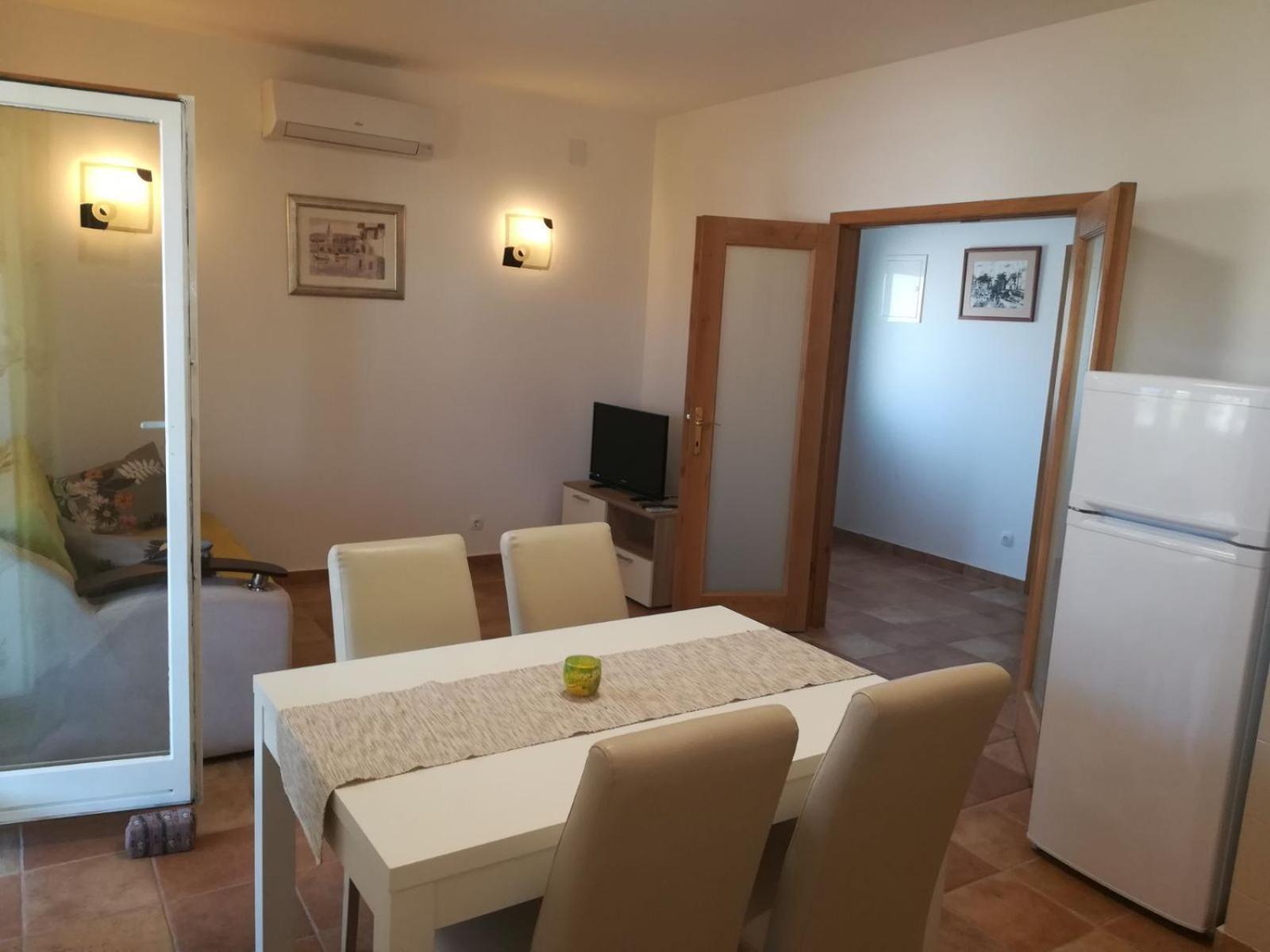 Apartman Zara ราชานิ ภายนอก รูปภาพ